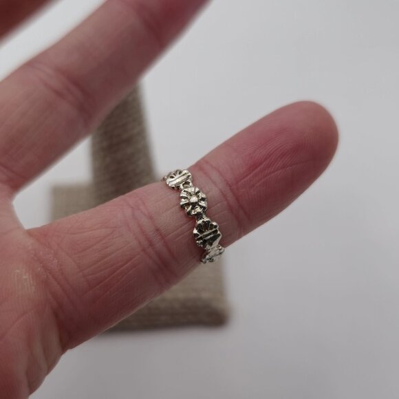 Size 2.75 Sterling Silver Dainty Flower Band Ring A3345 - Picture 3 of 7
